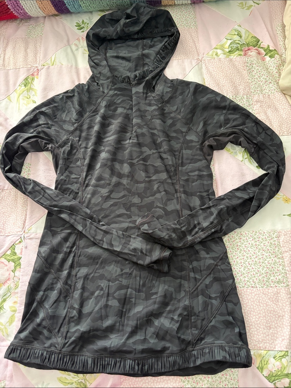 lululemon athletica Women's Black Camo Hooded waterbound hoody